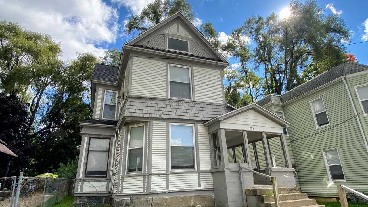 1054 Lafayette SE