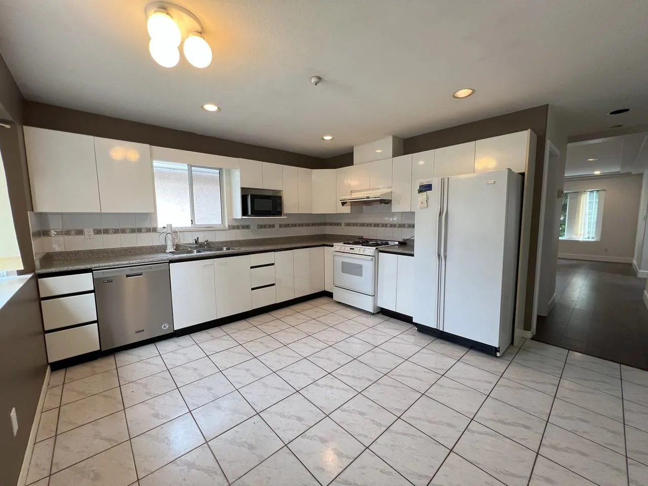 3603 Napier Street, Vancouver, BC V5K 2Y1, Canada