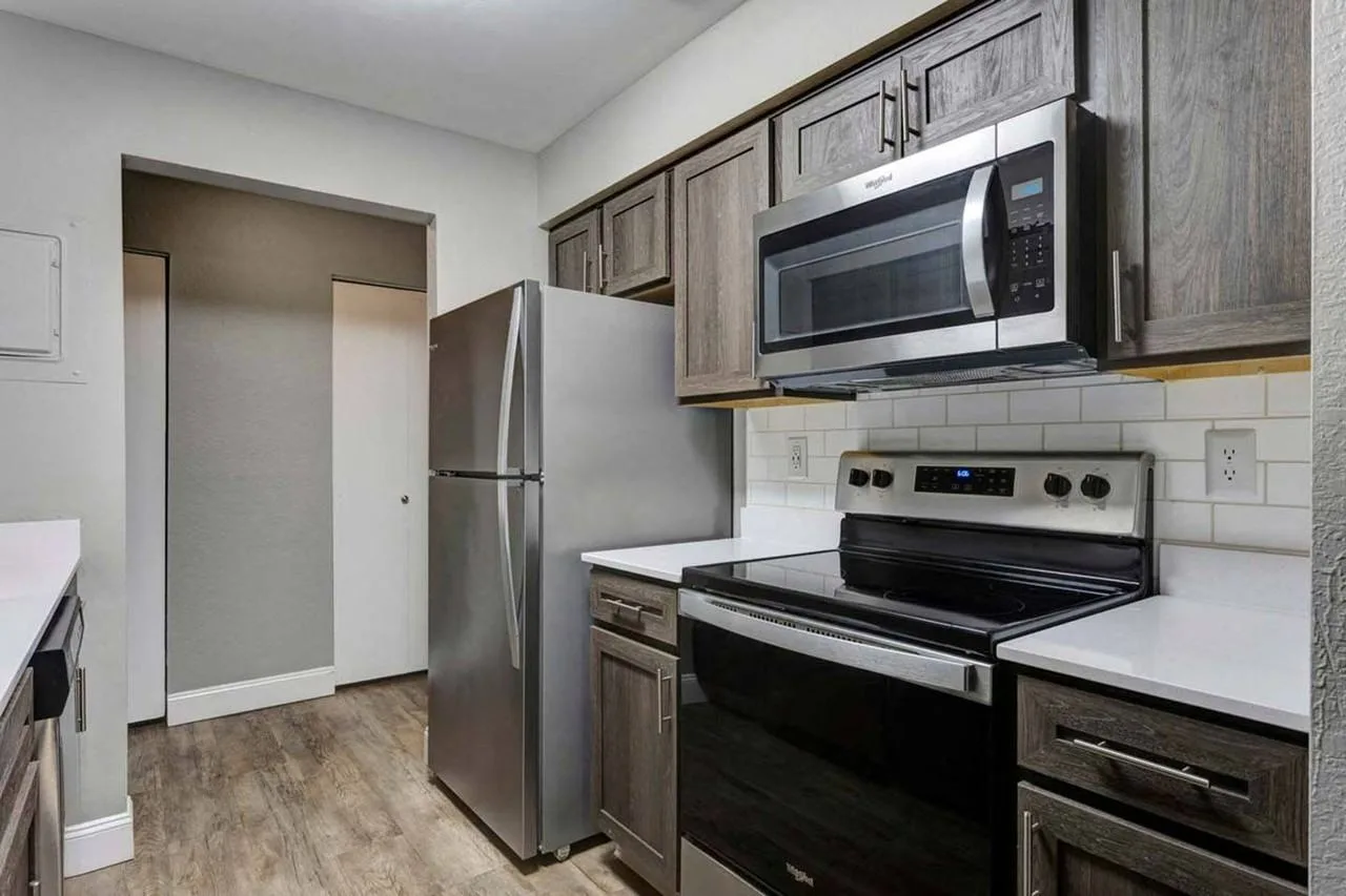 Glen Oaks East Apartments