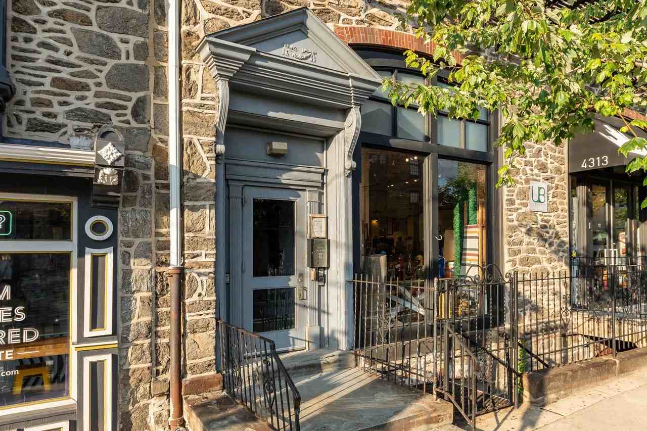 4313 Main Street