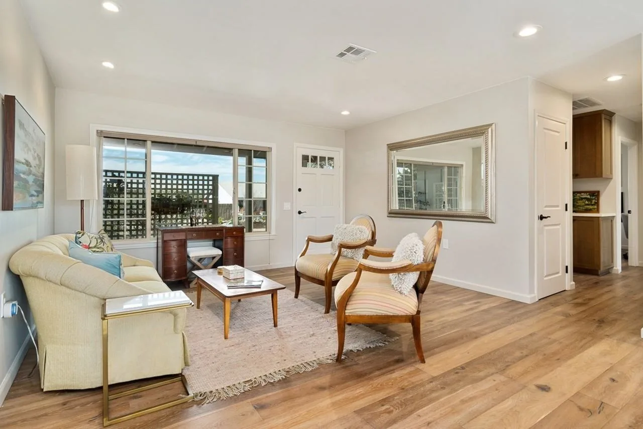 16915 San Diego, CA 92128, USA