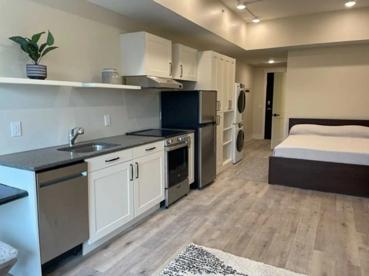 Beautiful Studio and One Bedrooms West Grand Neighborhood