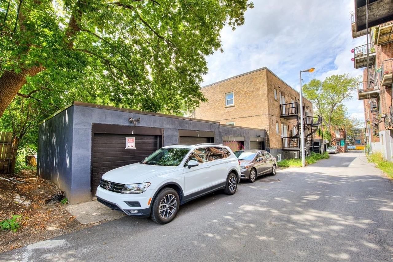 4745 and 4751 Coolbrook