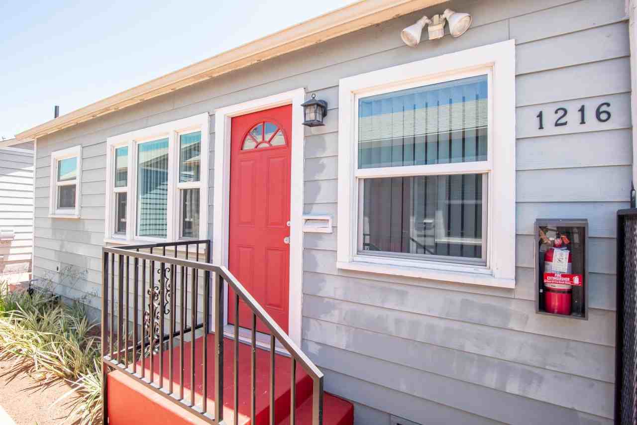 1210-1216 Robinson Ave