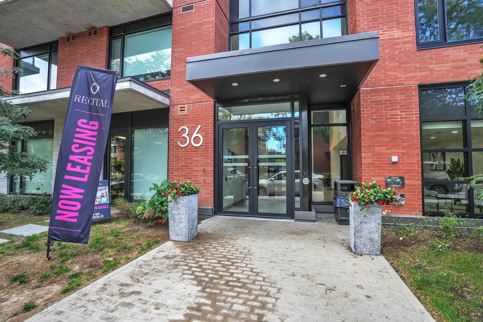 One Bedroom Furnished Apartment for Rent in Ottawa - 36 Robinson