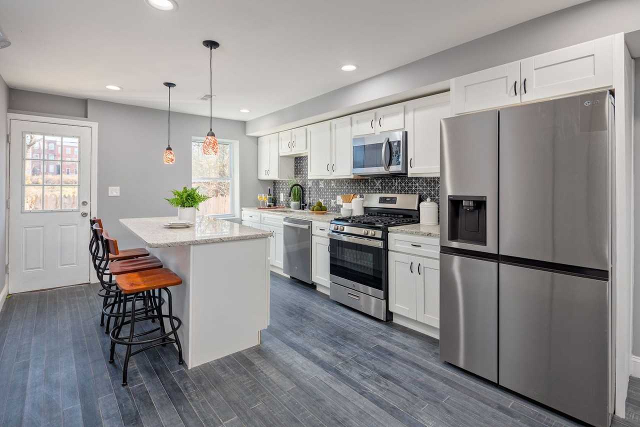 2709 E Federal