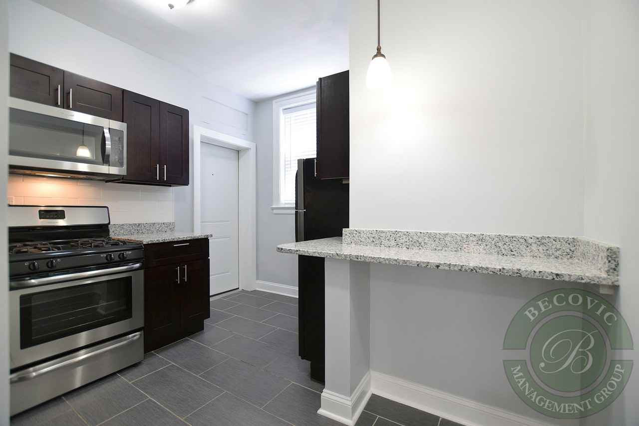 1104 West Glenlake Avenue, Chicago, IL 60660, US