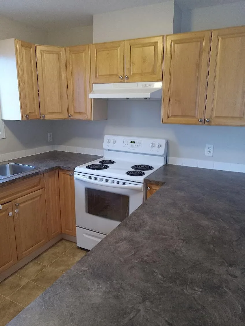 Clean modern 2bdrm 2 bath condo