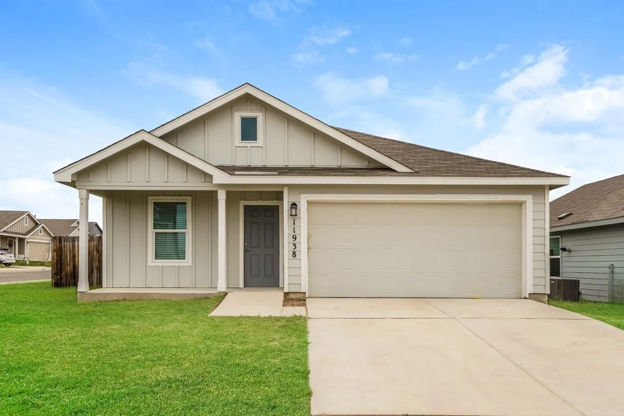 11938 Fuzzy Path, San Antonio, TX 78221, USA