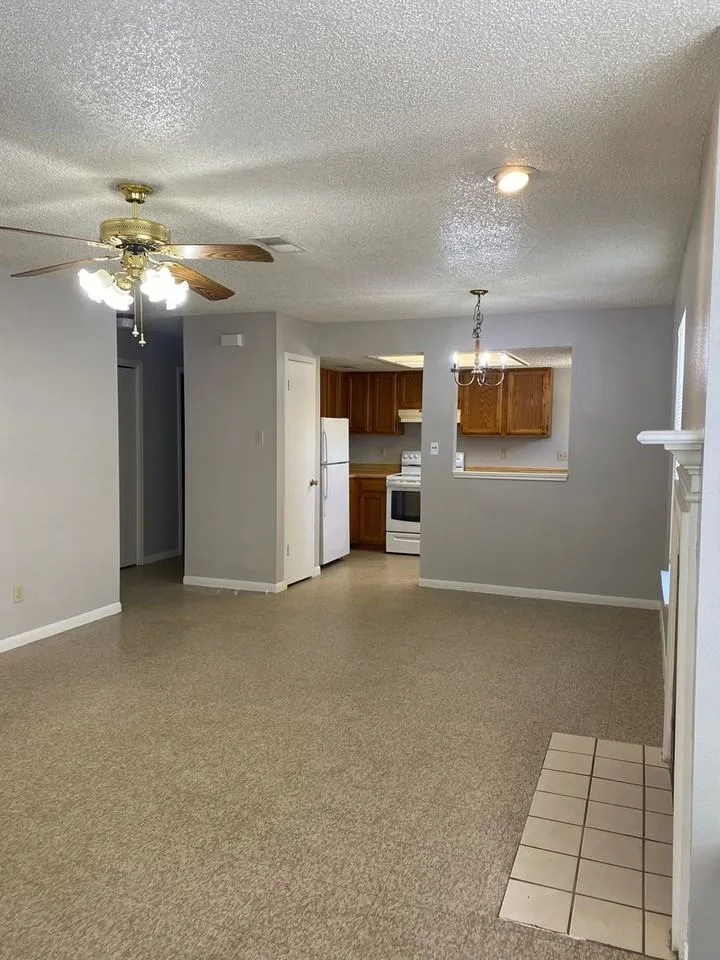 6322 QUEENS CASTLE