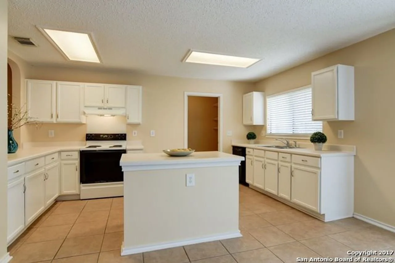 9203 Chinon, San Antonio, TX 78250, USA