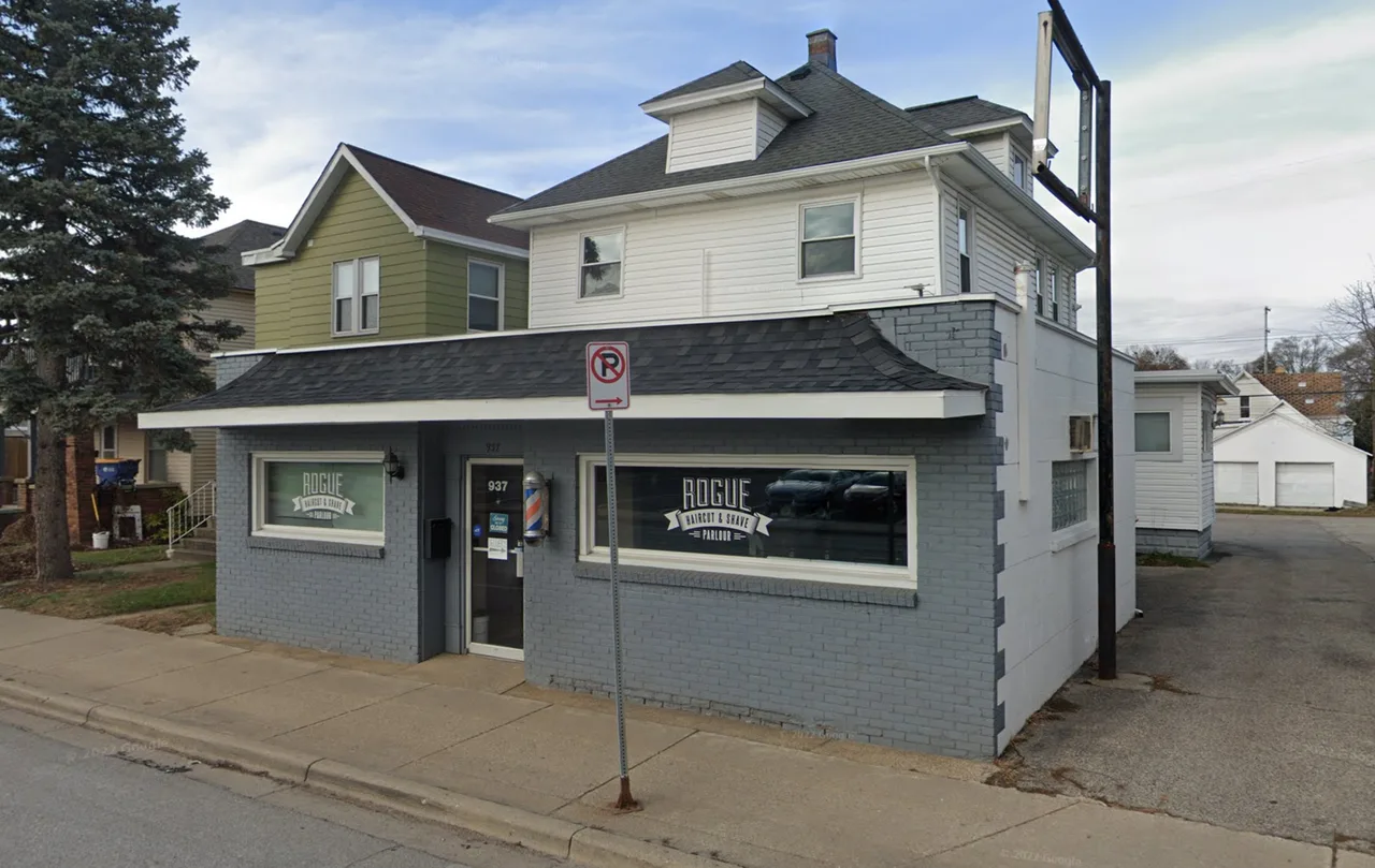 937 Leonard NW