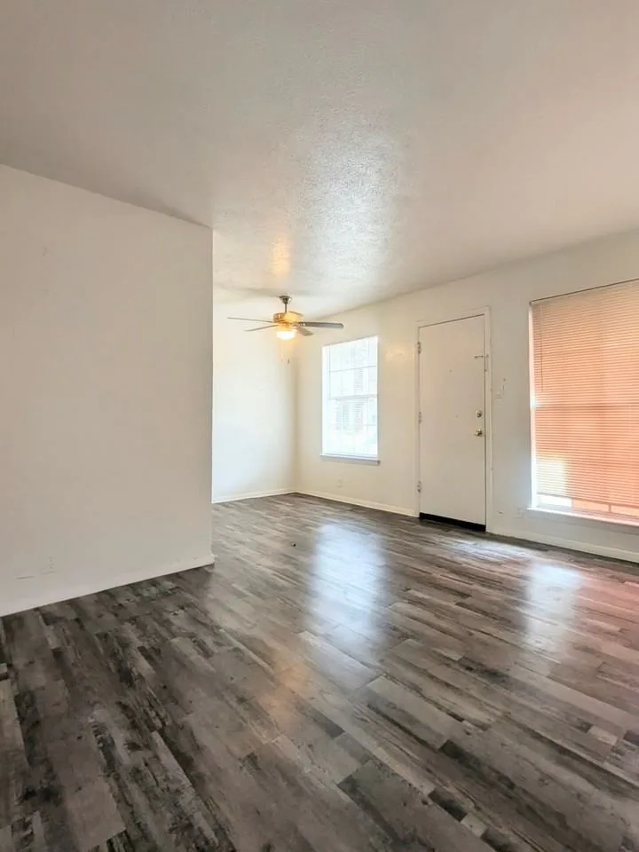 Pulse and paystub!!! All Bills Paid Living in Dallas – Comfort, Convenience & Half Month OFF First Month!