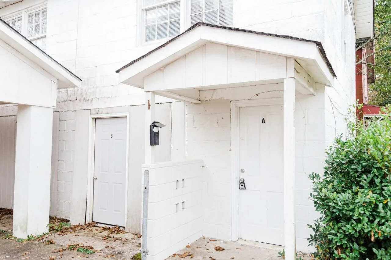 848 Hillyer Avenue