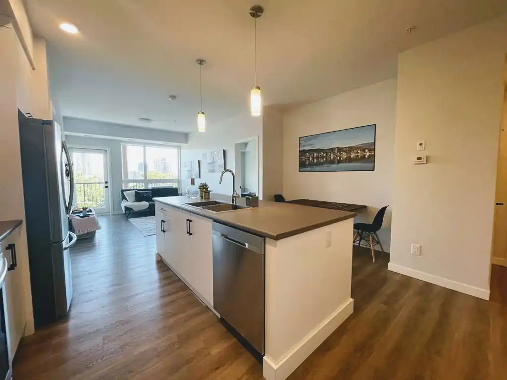 1215 Saint Paul Street, Kelowna, BC - Condo for rent