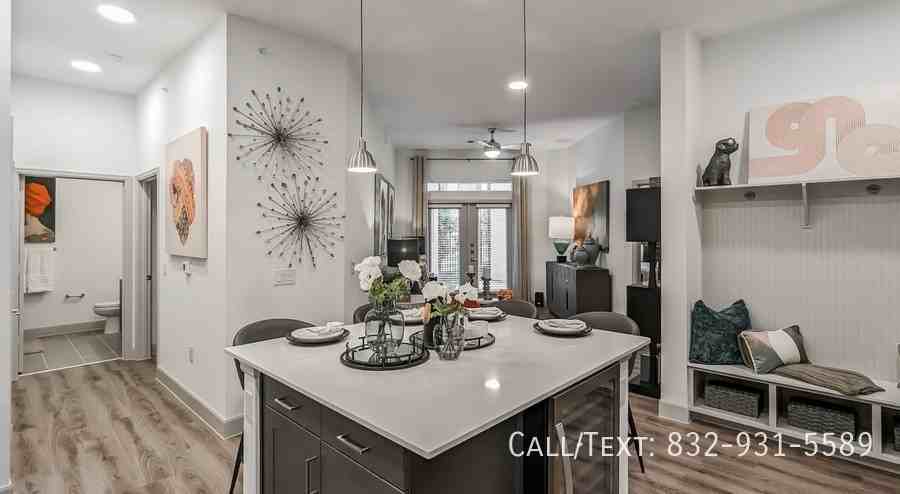 1718 West 34th Street, Houston, TX 77018, USA
