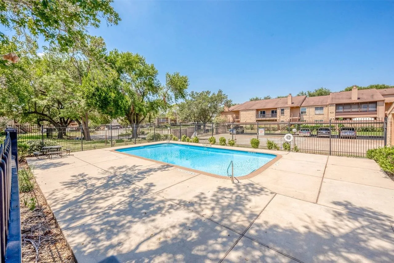 10555 Turtlewood Ct, Houston, TX 77072, USA
