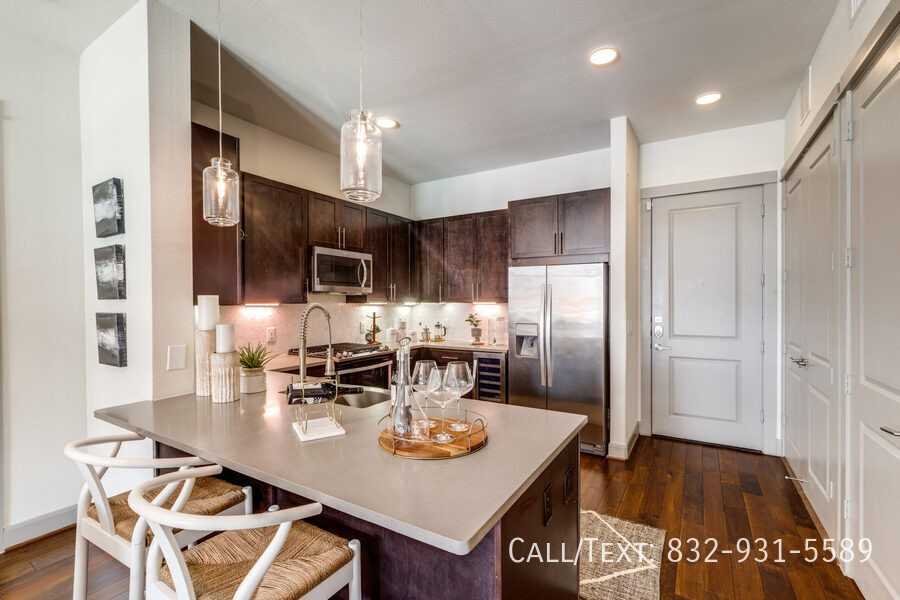 5195 Hidalgo St, Houston, TX 77056, USA