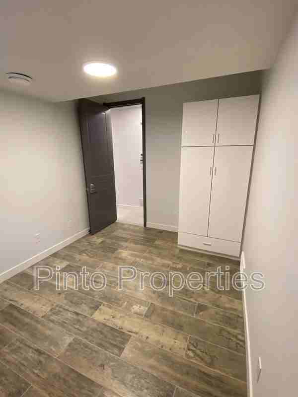 10749 86 Ave Nw, Edmonton, AB T6E 2M8, CAN