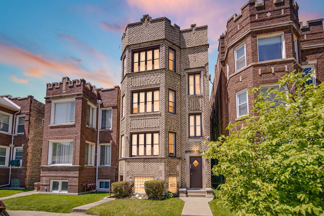 7428 S Bennett Ave, Chicago, IL 60649, USA