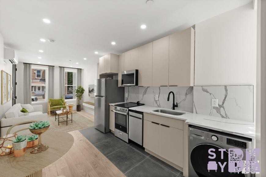 72-50 66th Street, Ridgewood, NY 11385, USA