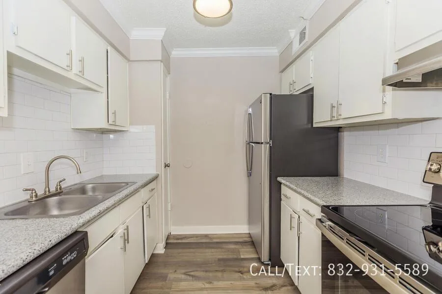 2067 Spenwick Dr, Houston, TX 77055, USA