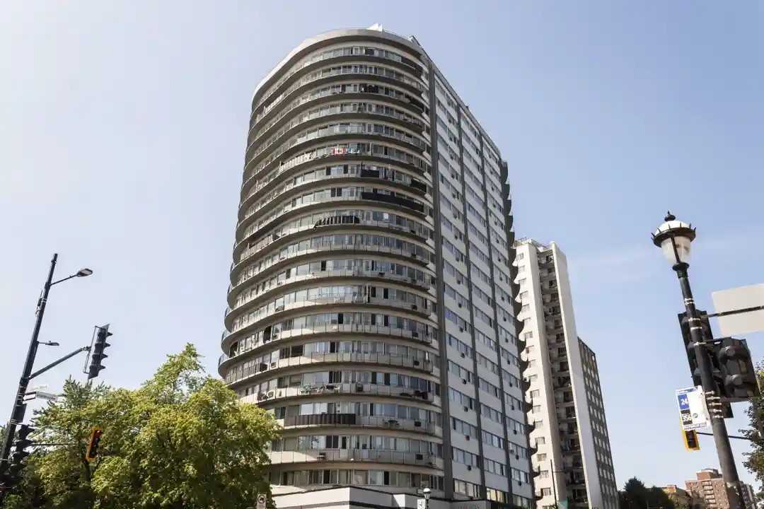 235 Rue Sherbrooke Ouest, Montréal, QC H2X 1X8, CAN