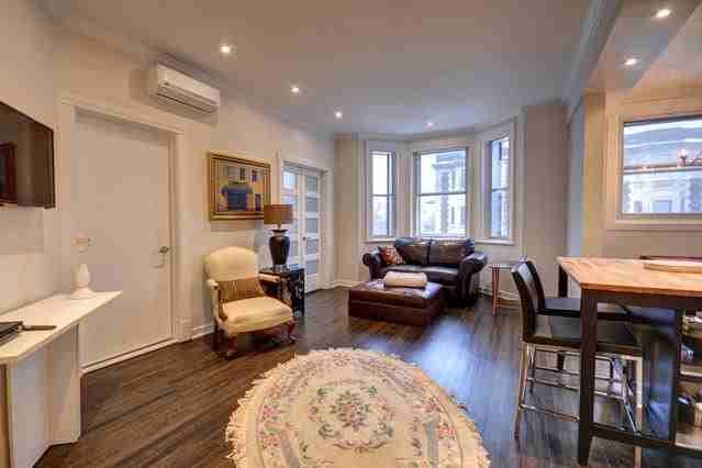 1090 Avenue Laurier O, Montréal, QC H2V 2K8, CAN