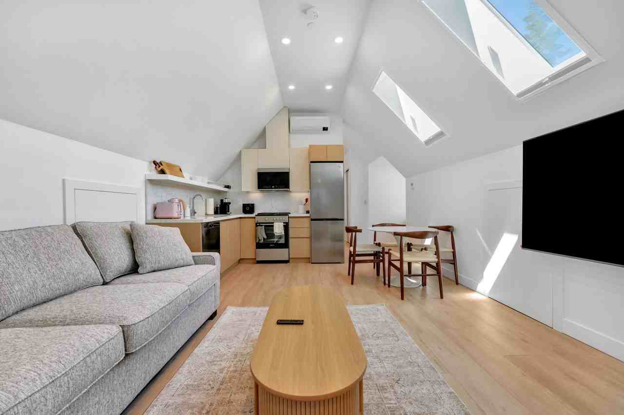 957 Nicola Street, Vancouver, BC V6G 2C7, CAN