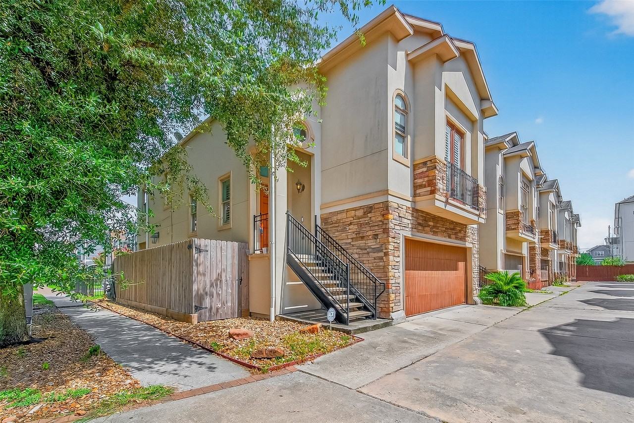 1042 W 25th St, Houston, TX 77008, USA