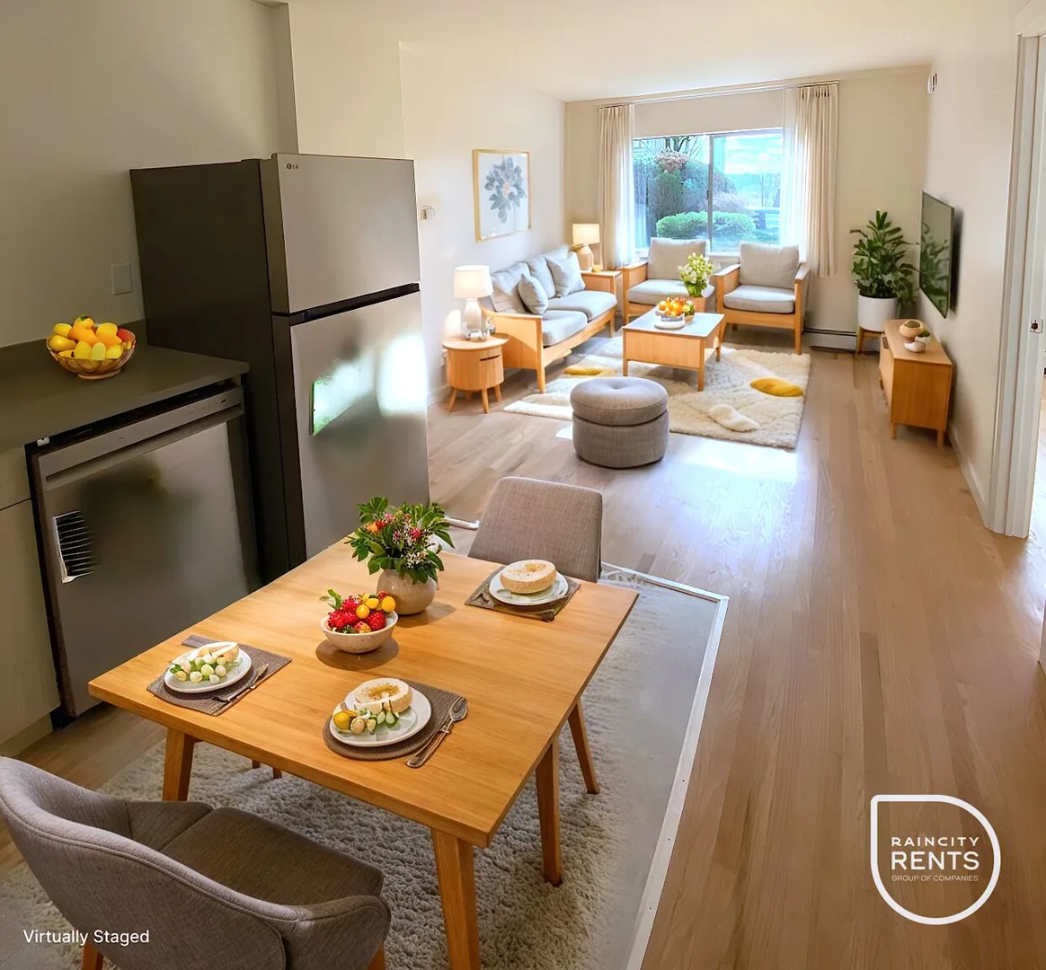Large and sunny apartment in a heritage building on a quiet street with restaurants and cafes. Located only half a block