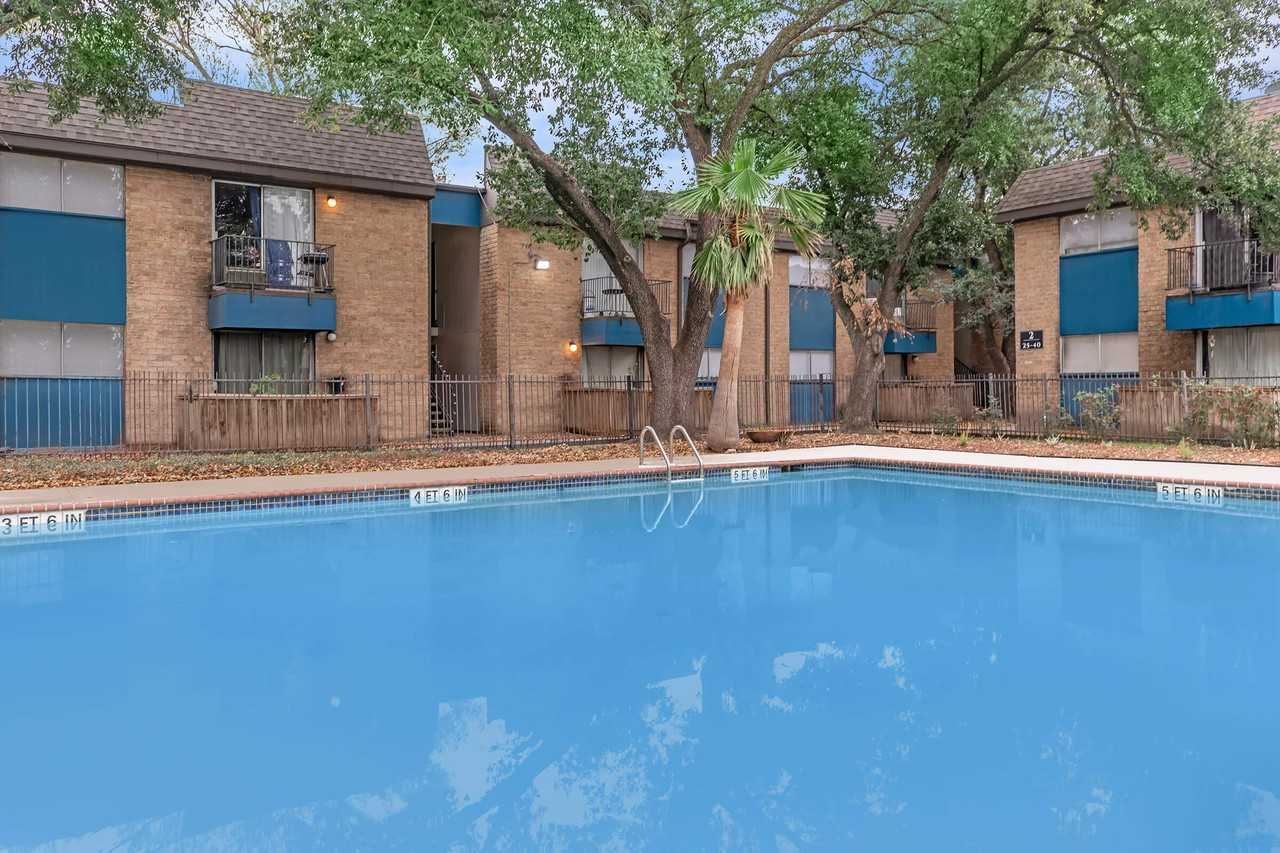3737 Hillcroft Apartments
