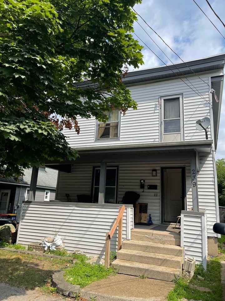 239 Ann St NE