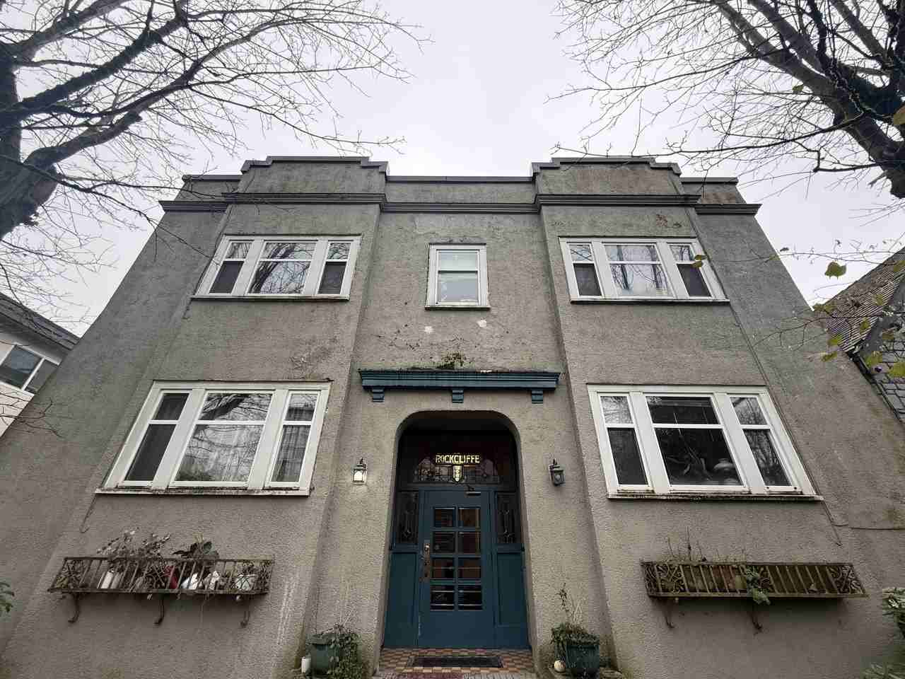 1086 10th Ave W, Vancouver, BC V6H 1H8, CAN