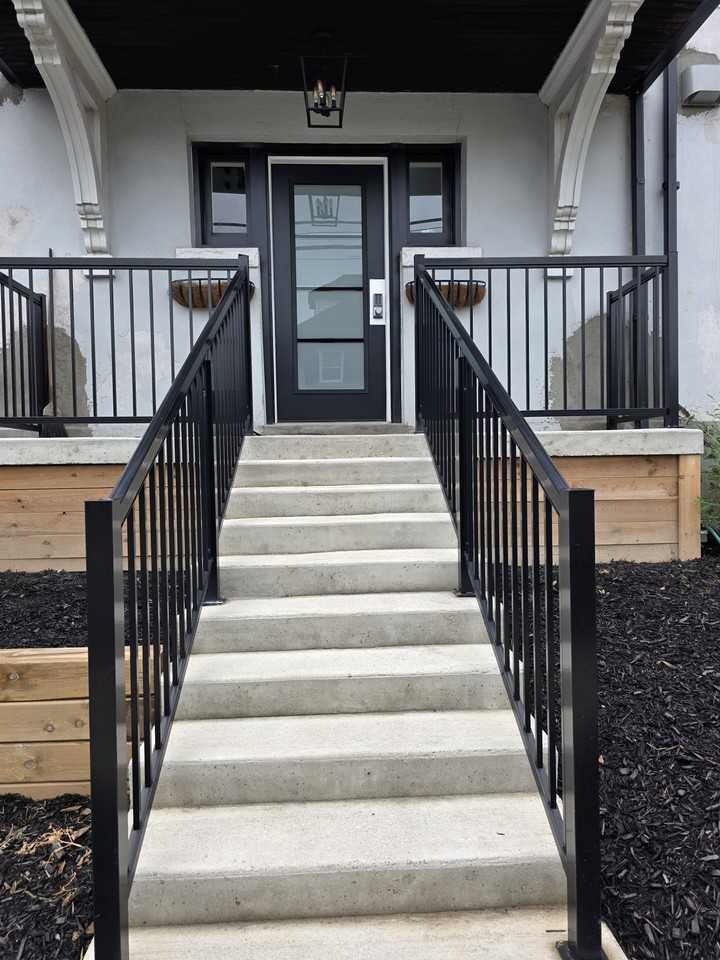 2 Rutherford Avenue, Hamilton, ON L8M 1Y4, CAN