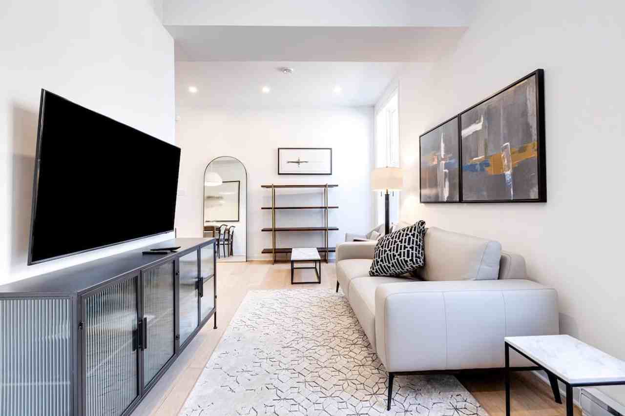 4500 Rue Hutchison #1254776P, Montréal, QC H2V 3Z9, CAN