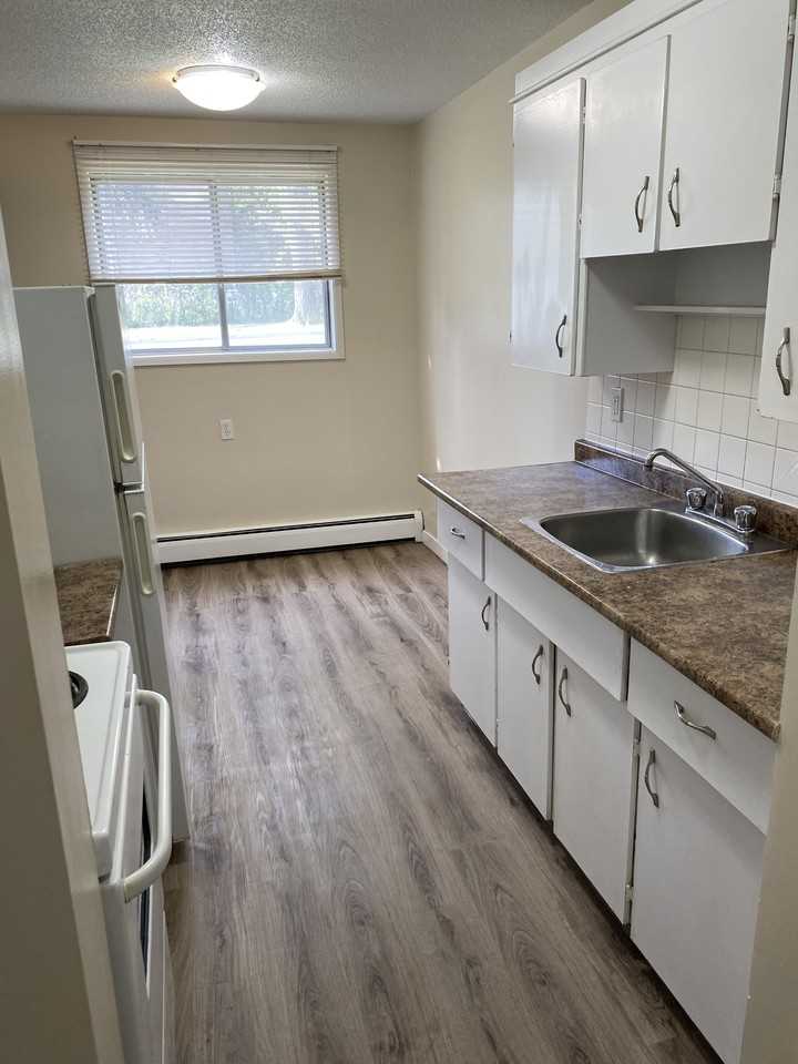 Glenmore Manor - 1 Month Free!