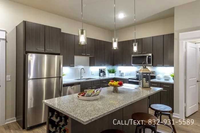 1099 Riley Rd, Houston, TX 77047, USA