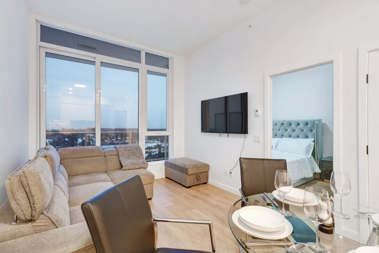 13685 102 Ave #1051768P, Surrey, BC V3T 0S2, CAN