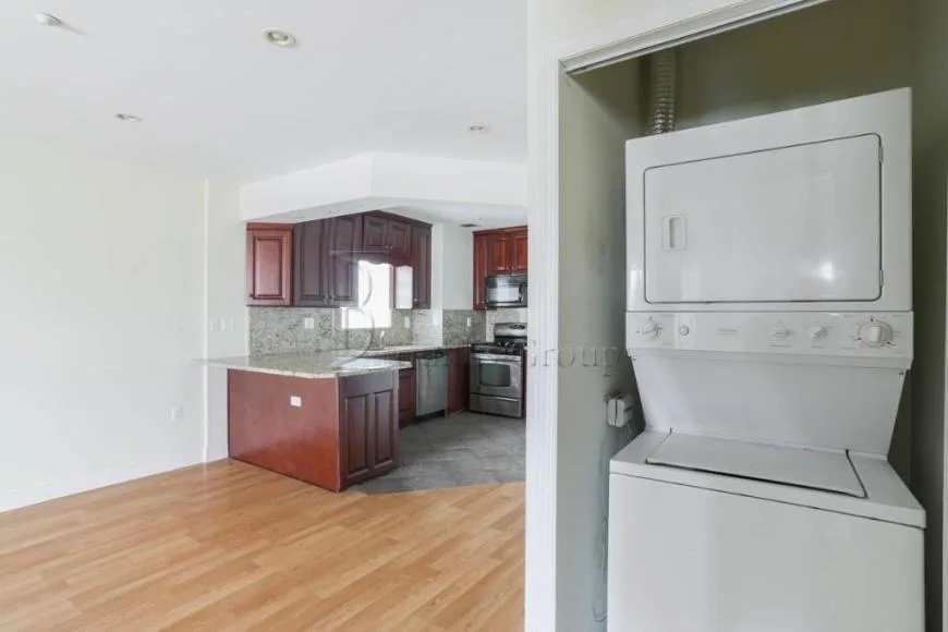 32-14 30th Ave, Astoria, NY 11102, USA