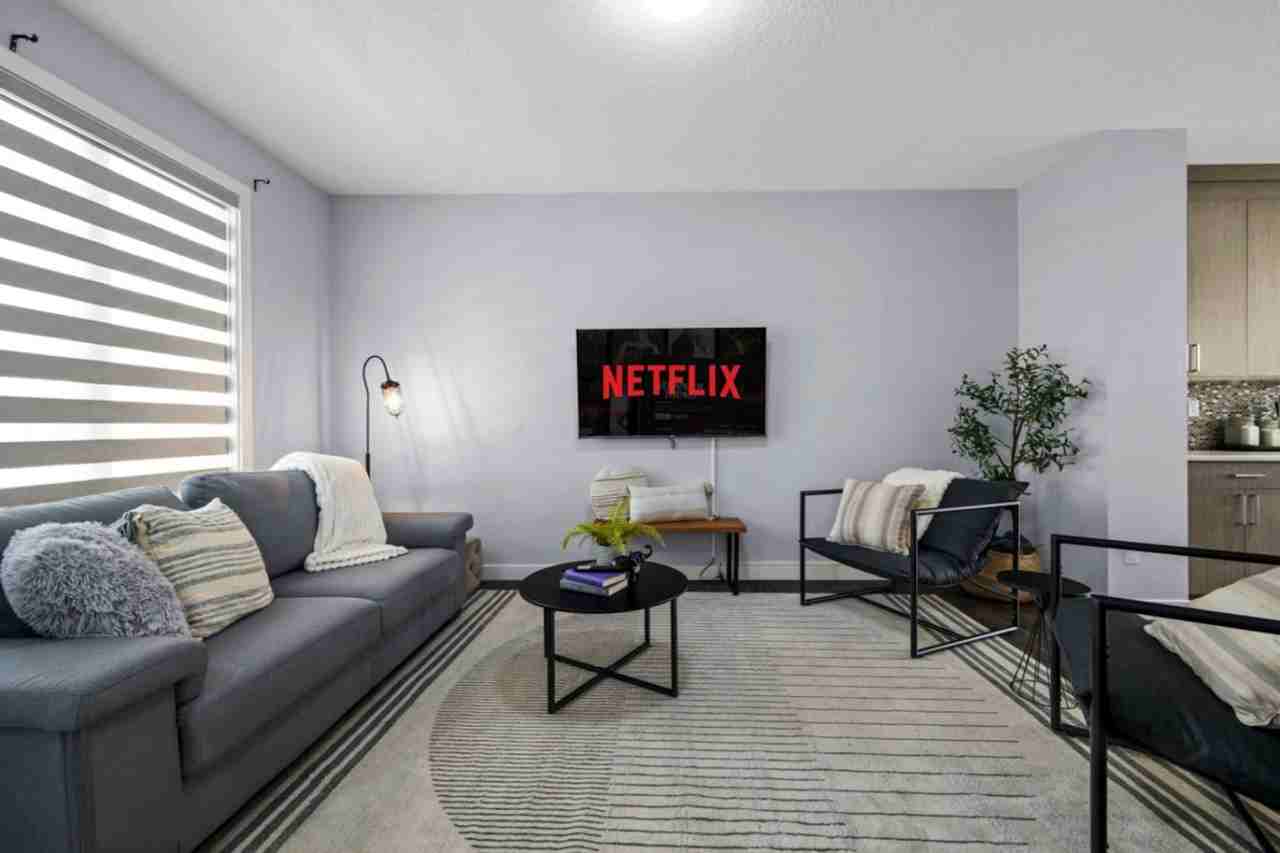 10749 92 Street Northwest