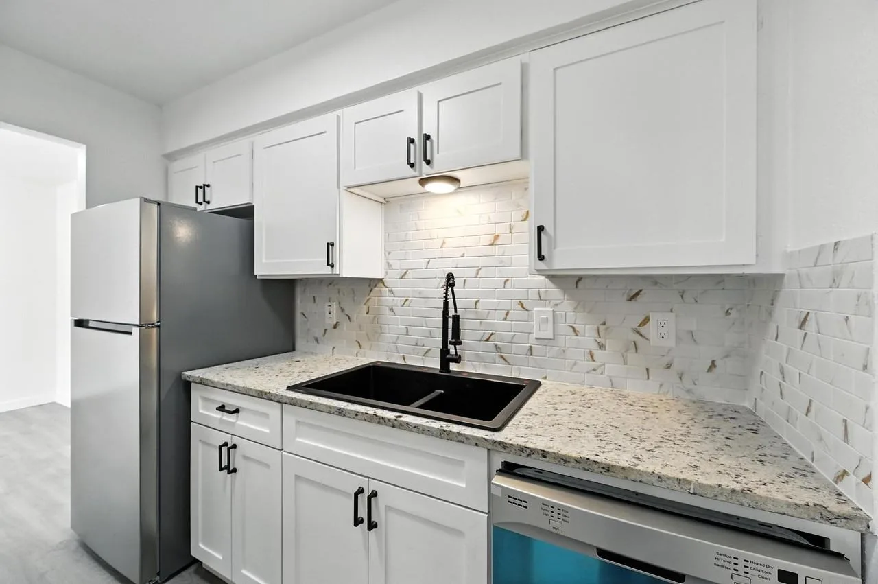 South Crest Apartments: All Bills Paid