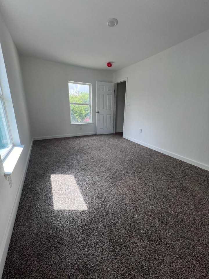 224 W Pyron