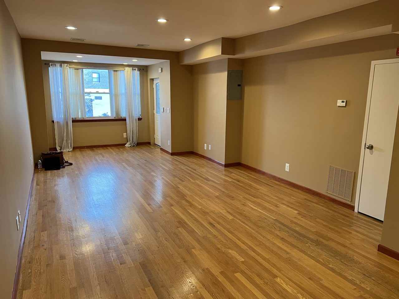 3014 31st Ave, Astoria, NY 11106, USA