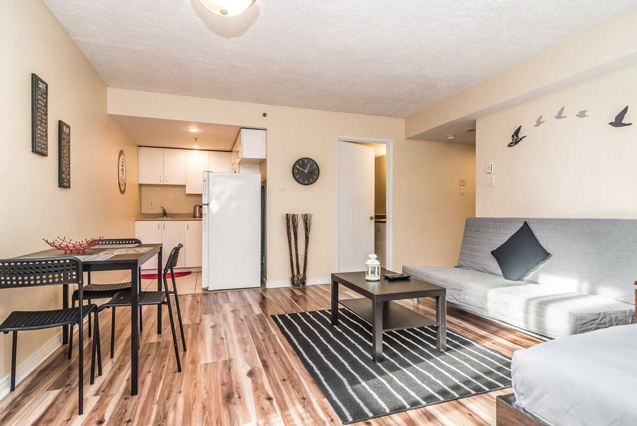 190 Boul René-Lévesque E #1298118P, Montréal, QC H2X None, CAN