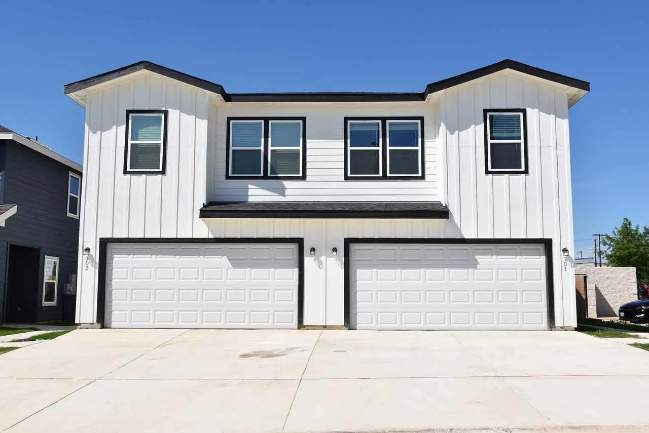 8911 FM 1560 N