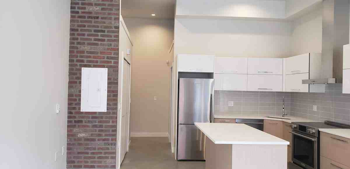 215 Main Street, Vancouver, BC V6A 2S7, CA