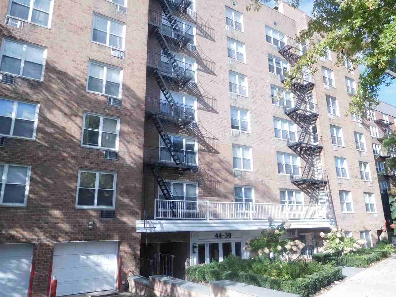44-30 Douglaston Parkway, Little Neck, NY 11363, USA