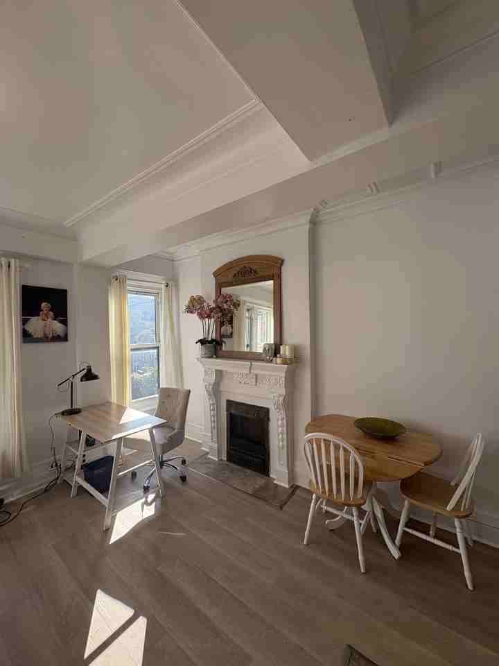 Rue Aylmer, Montréal, QC H2X 2C5, CAN