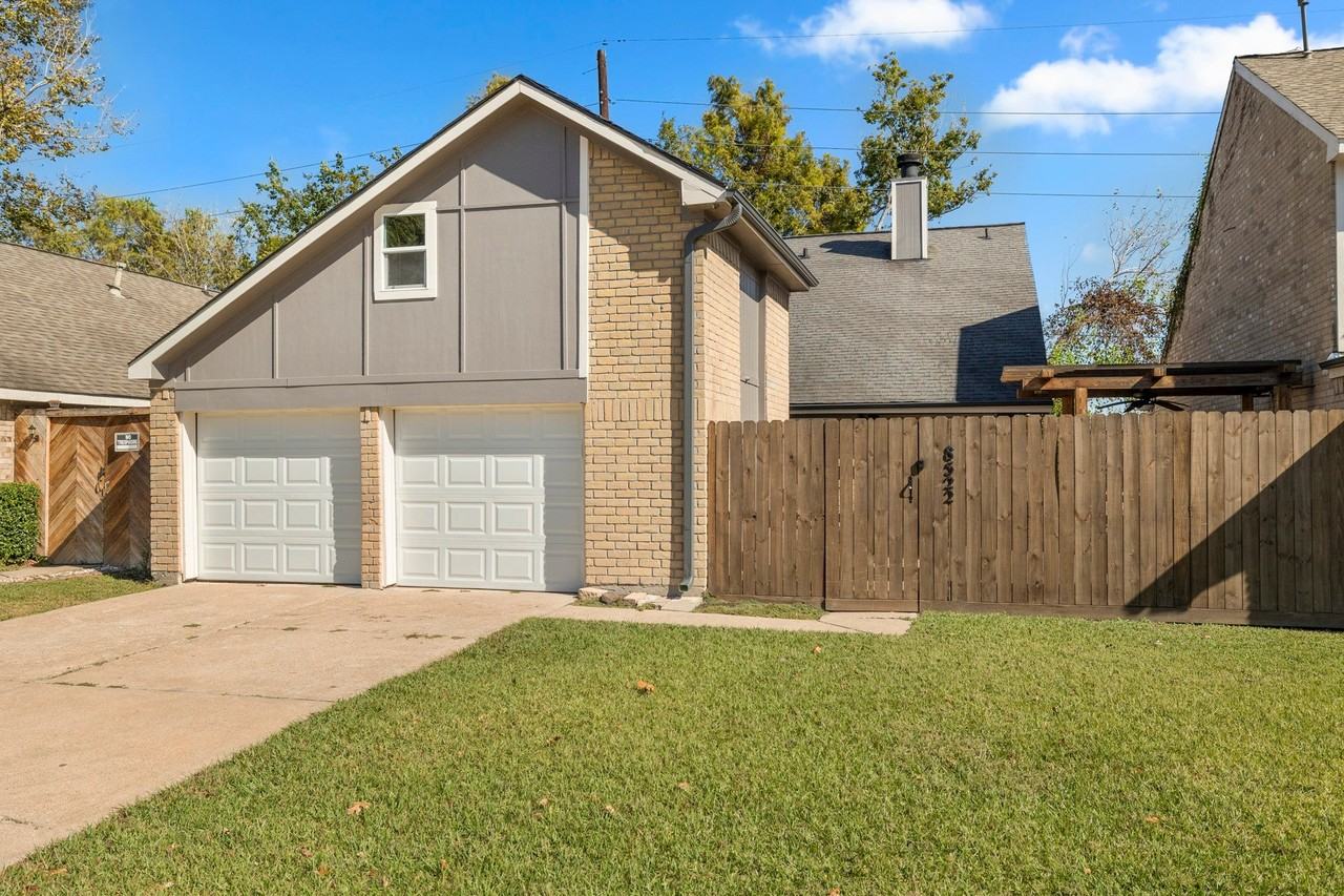 8522 Woodcamp Dr, Houston, TX 77088, USA